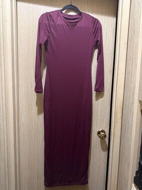 Long Sleeve Ribbed Maxi Dress in Burgundy